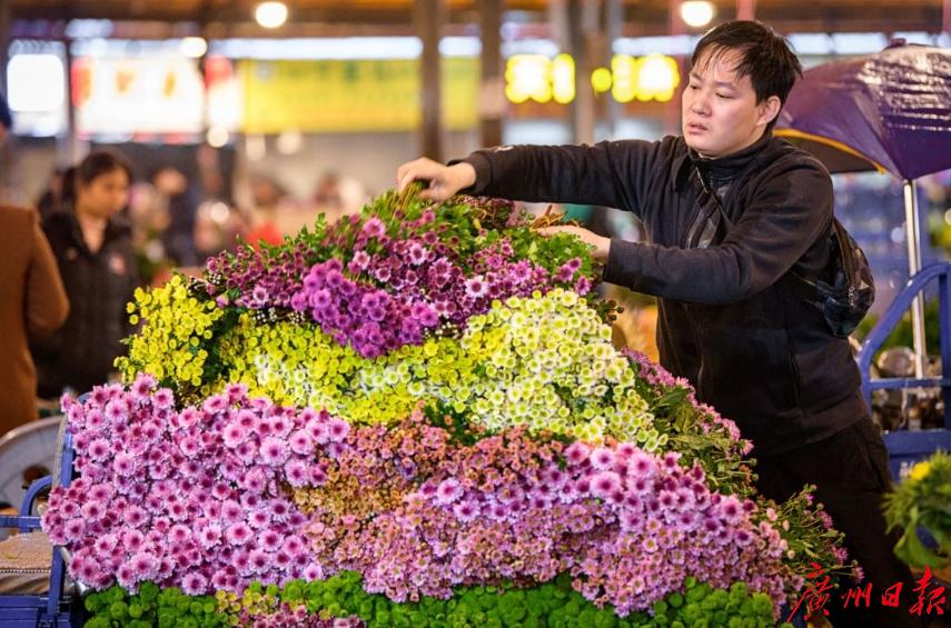 资料图,2020年春节前的岭南花卉市场.