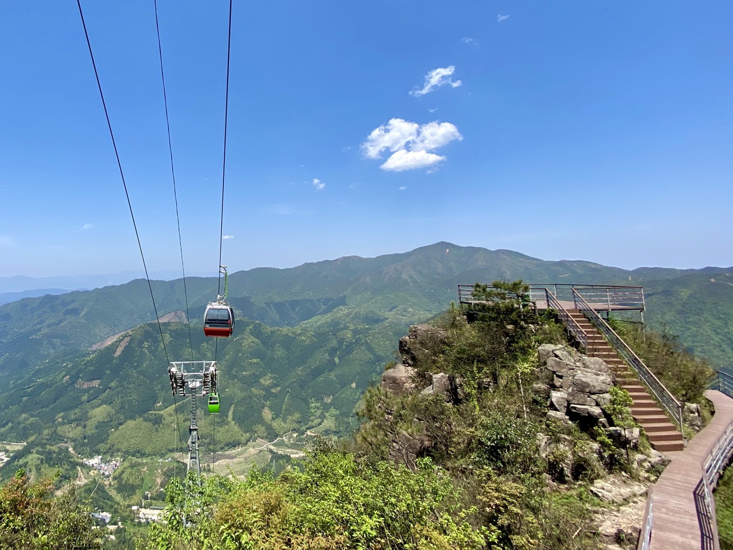 8分钟直达海拔1417米峰顶,连山"天梯"金子山缆车完成