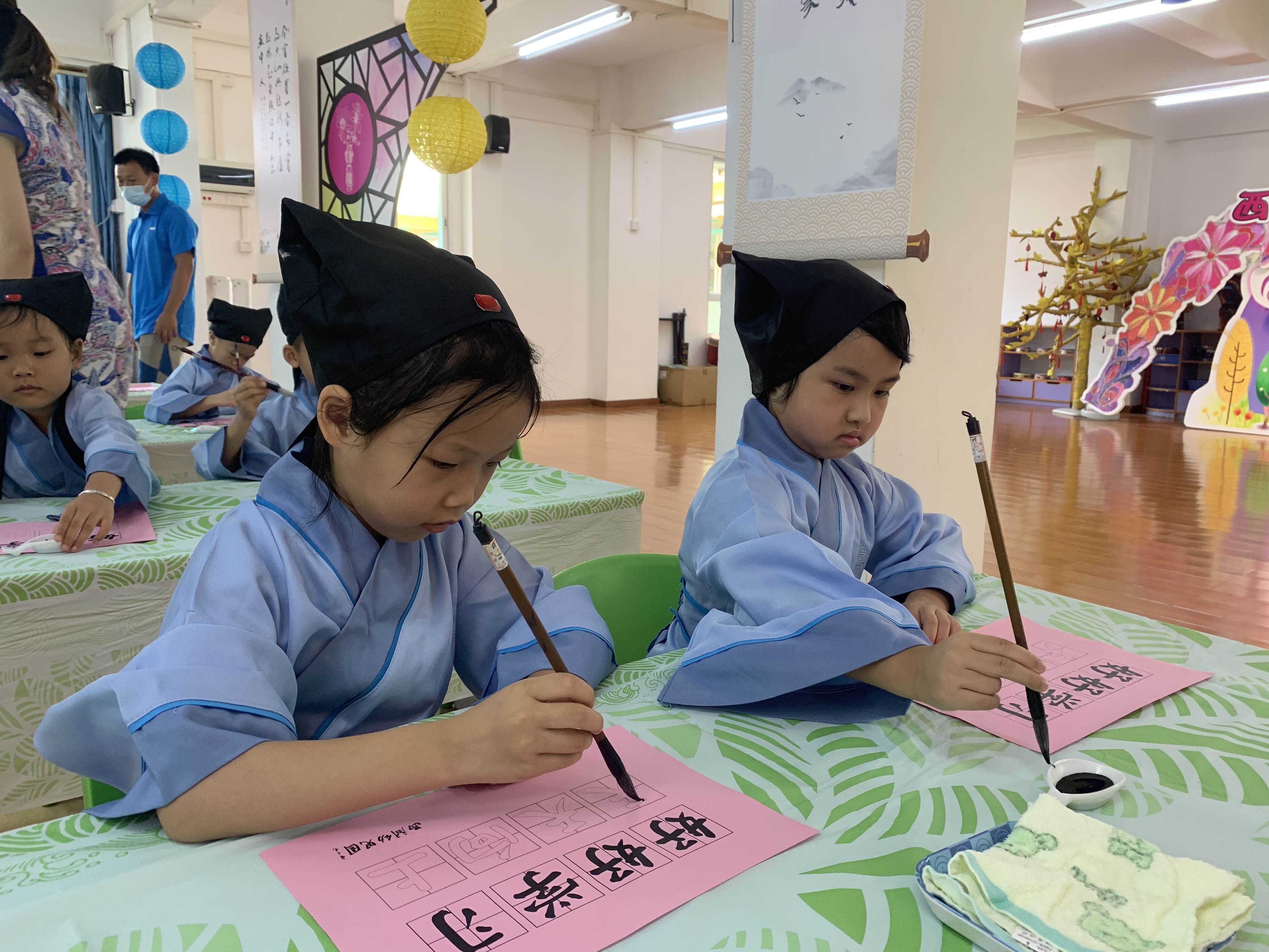 画广彩,写书法!荔湾两所幼儿园小豆丁学广府文化