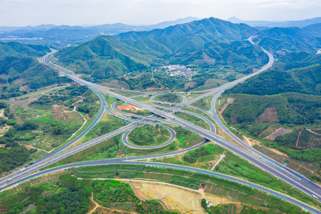 今年底广东高速公路通车裏程将突破10000公里