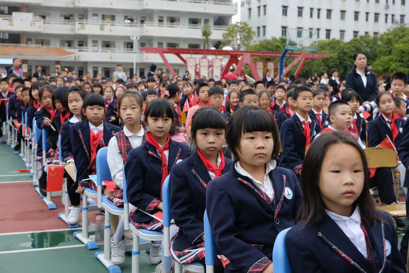 太平镇中心小学的开学典礼不一般,全体师生上了特别的一课