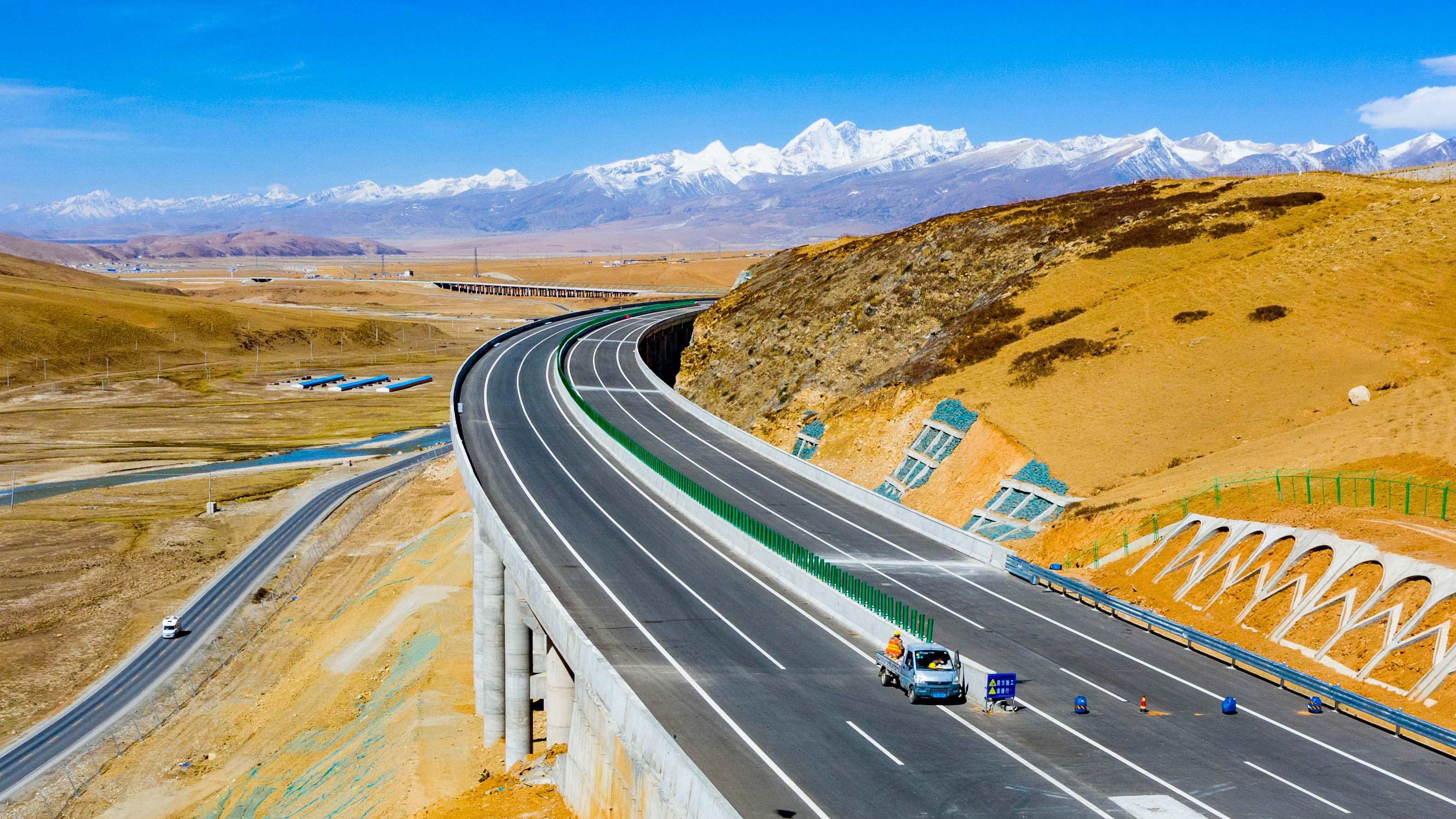 大美!这条西藏的高速公路即将全线贯通!