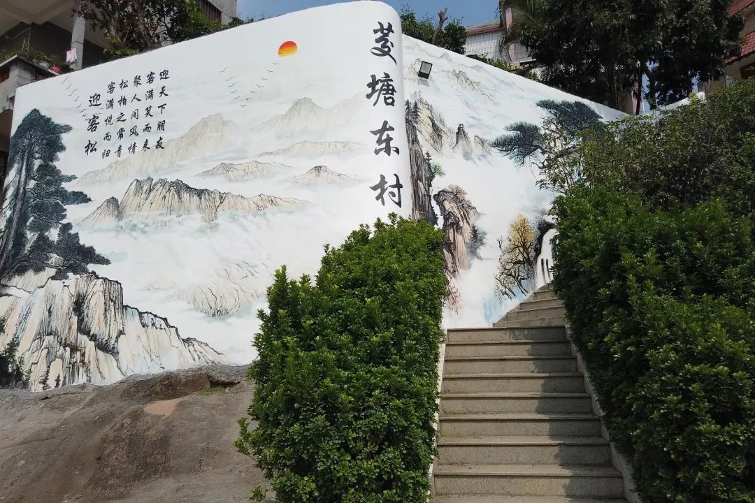 变化4:农村砖墙改头换面,彩绘文化墙扮靓乡村.