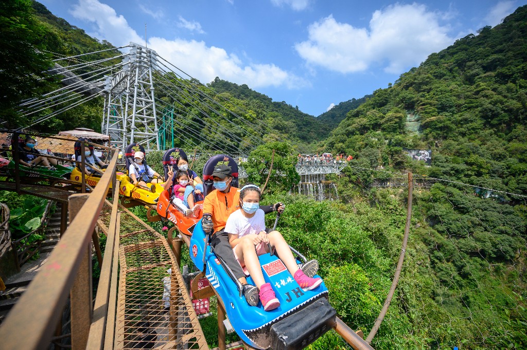 国庆假期古龙峡景区累计接待游客12.8万人次