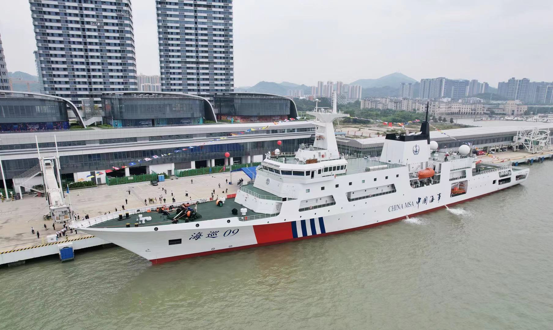 我国首艘万吨级海事巡逻船海巡09轮在广州列编