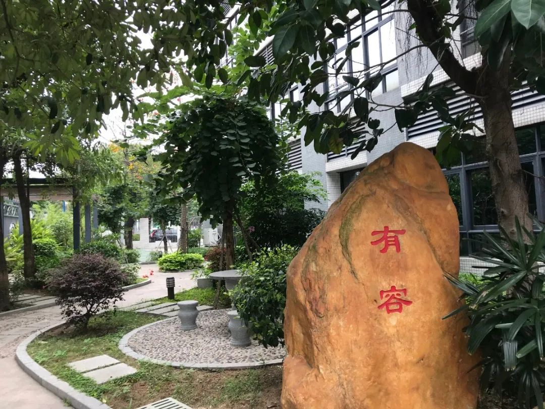 海珠区第三实验小学 (摄影:边永明).JPG