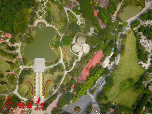 白云山云台花园及复绿后的南门外草坪