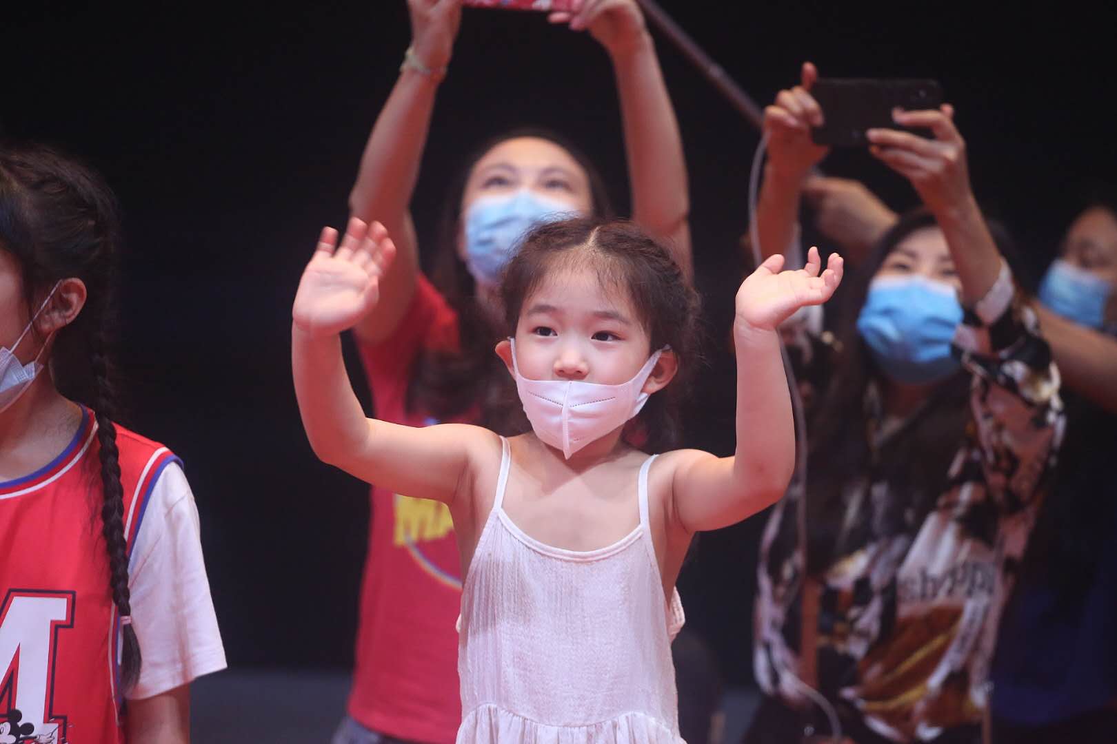 室內劇場演出重啟 觀眾有序觀賞长隆马戏2