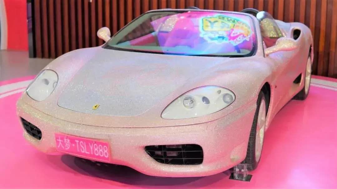 粉红跑车颜值爆表(大梦探索乐园)