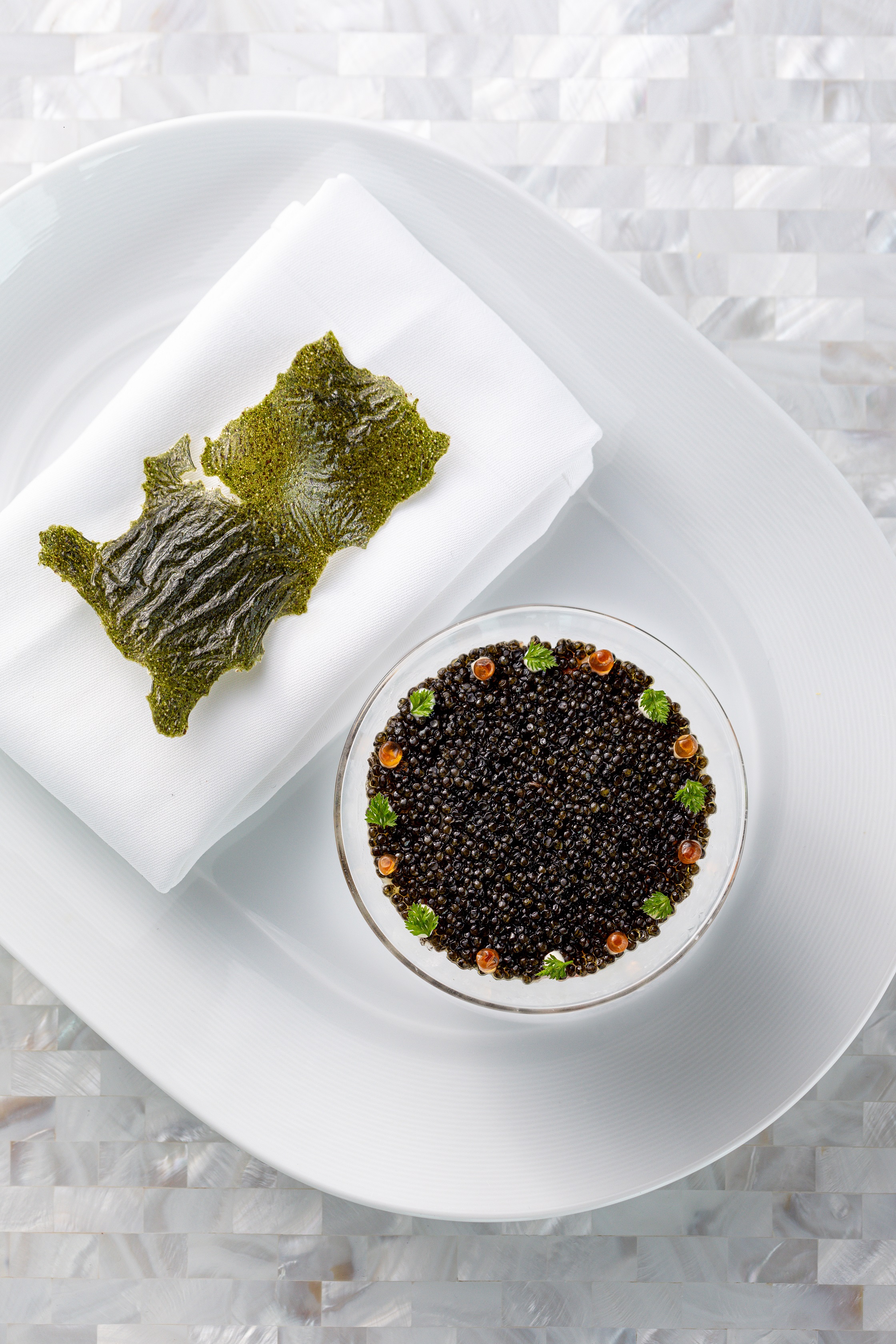 柚子蟹沙拉,海鲜凝胶,鱼子酱,海藻脆片 CRAB & YUZU SALAD, SEAFOOD JELLY, CAVIAR, SEAWEED CRISP (3).jpg