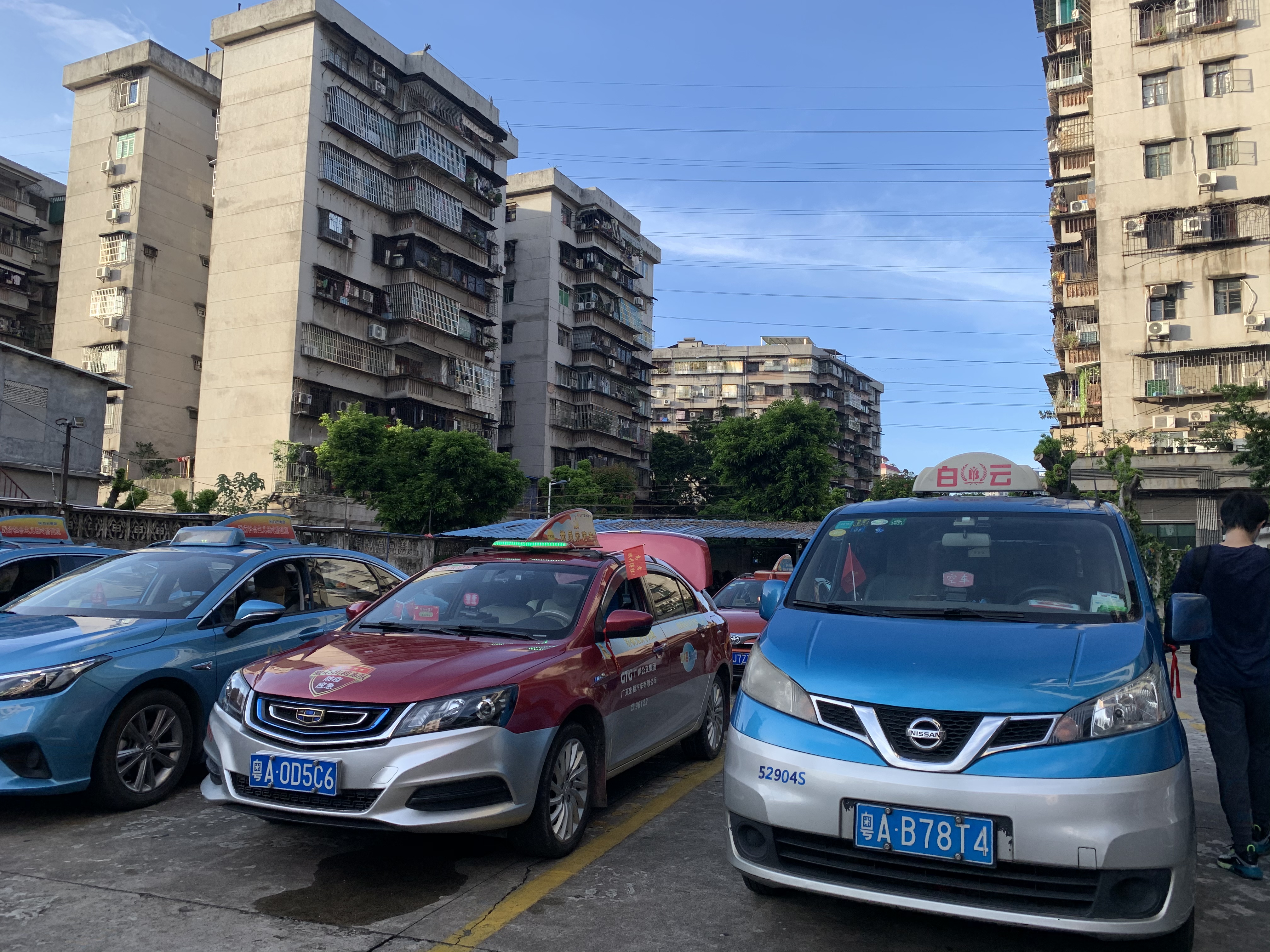 高考首日广州出租车爱心送考应急护航获点赞