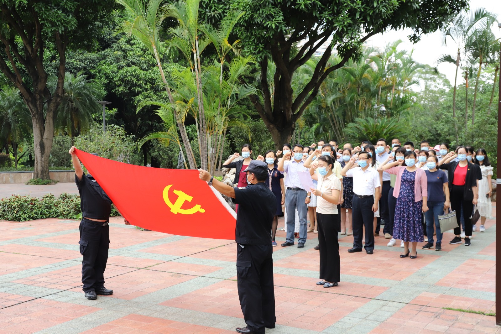 区直机关工委副书记彭艳同志领誓