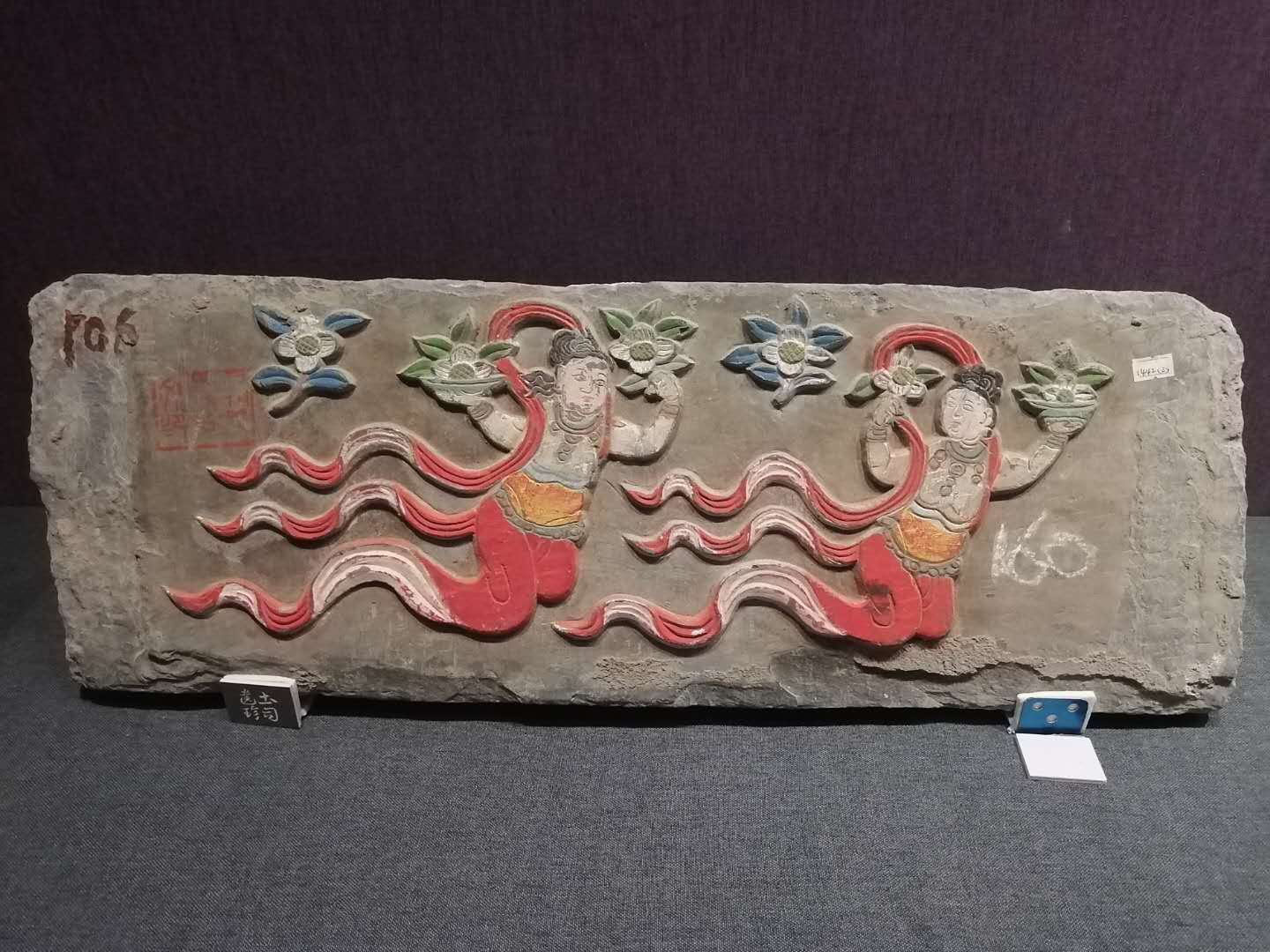 比如,平武報恩寺博物館藏王璽家族墓出土青花松竹梅紋托杯口徑7.