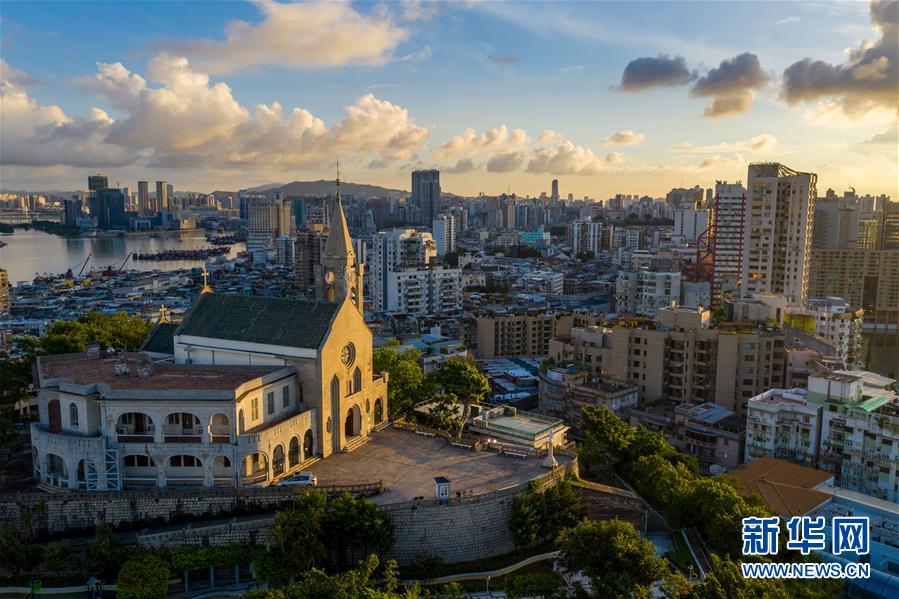 澳門主教山教堂的清晨(7月29日攝,無人機照片)。 新華社記者 張金加 攝