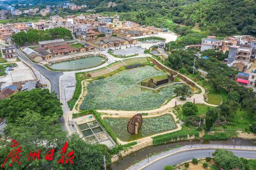 航拍凤二村.它坐落于双凤山脚下,占地面积为10.