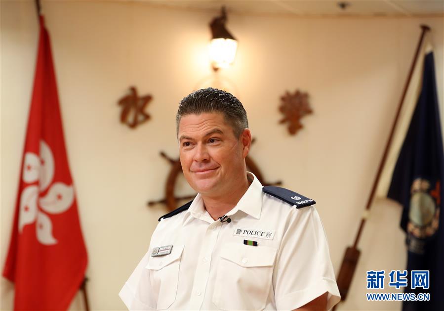 汪伟诺在接受采访(8月6日摄)。 新华社记者 李钢 摄