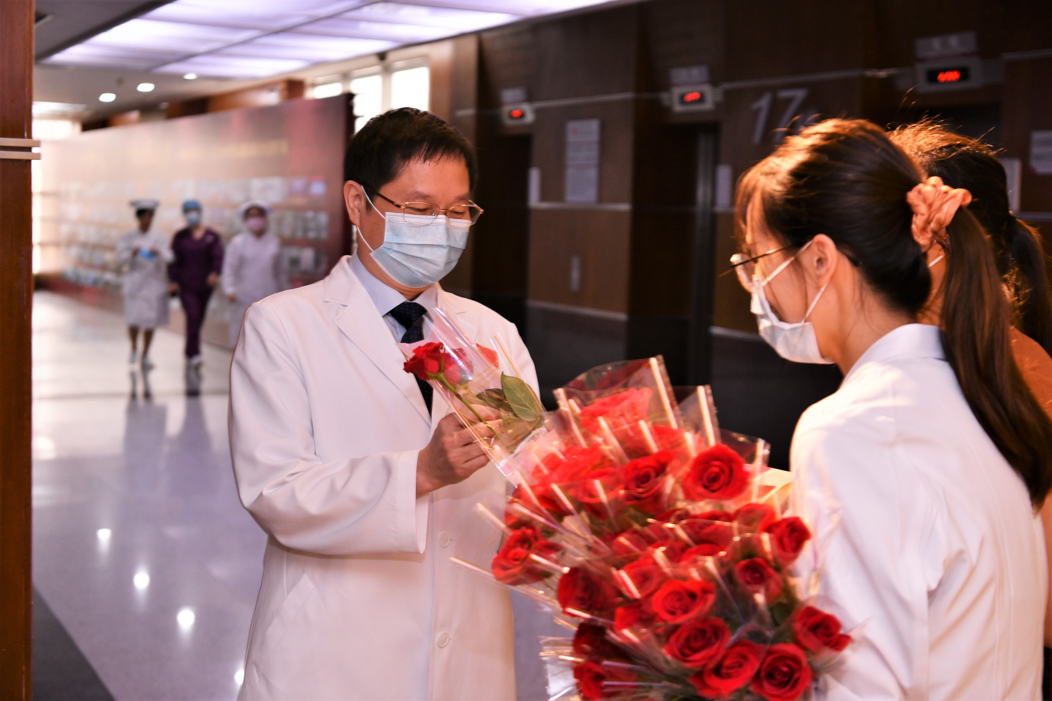 舞台留给他们!中山一院为这些"好医生"庆功