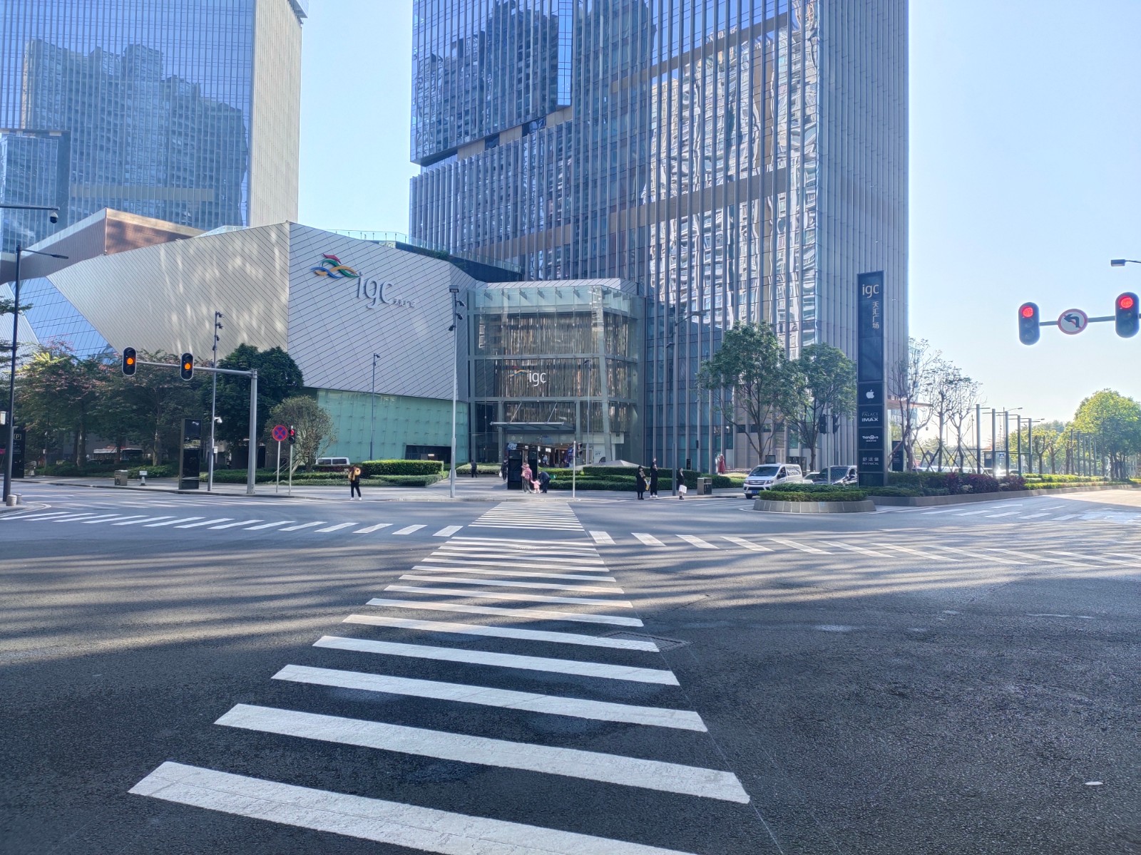 猎德街兴民路与和兴国路的对角斑马线是猎德街第二条对角斑马线.