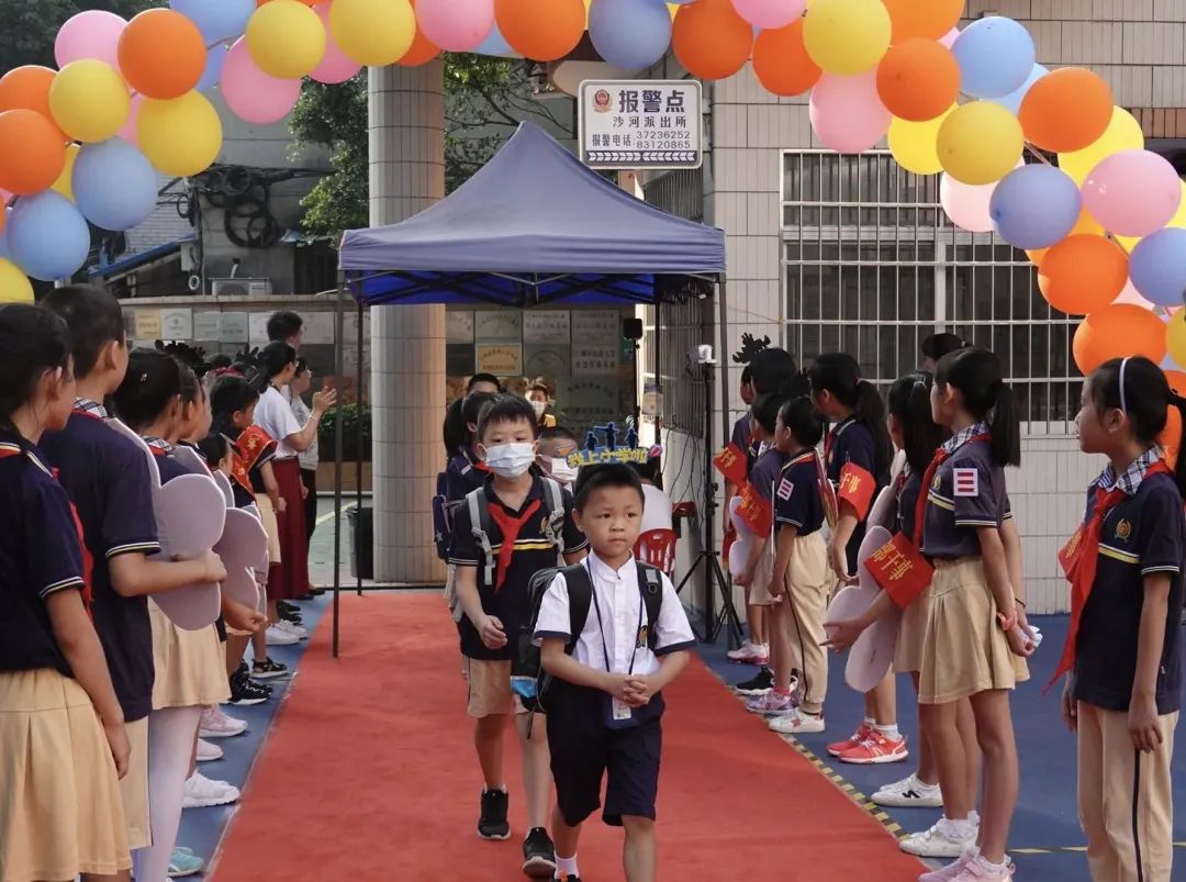多图直击先烈东小学开学日!你家萌娃"开学第一课"学了什么?