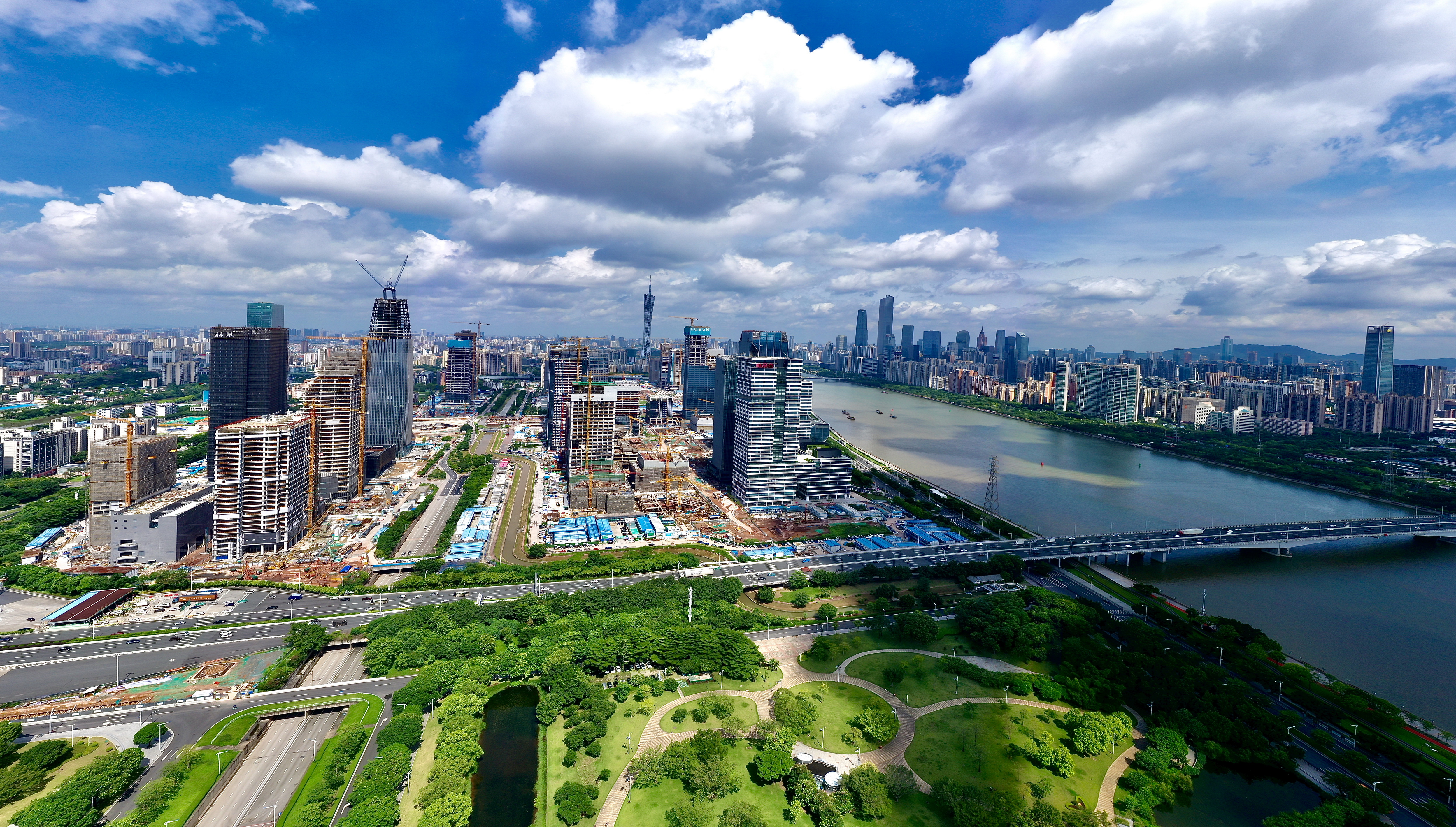 海珠| 城市更新加速跑,广州塔南侧新市头村拆卸完毕开工建设