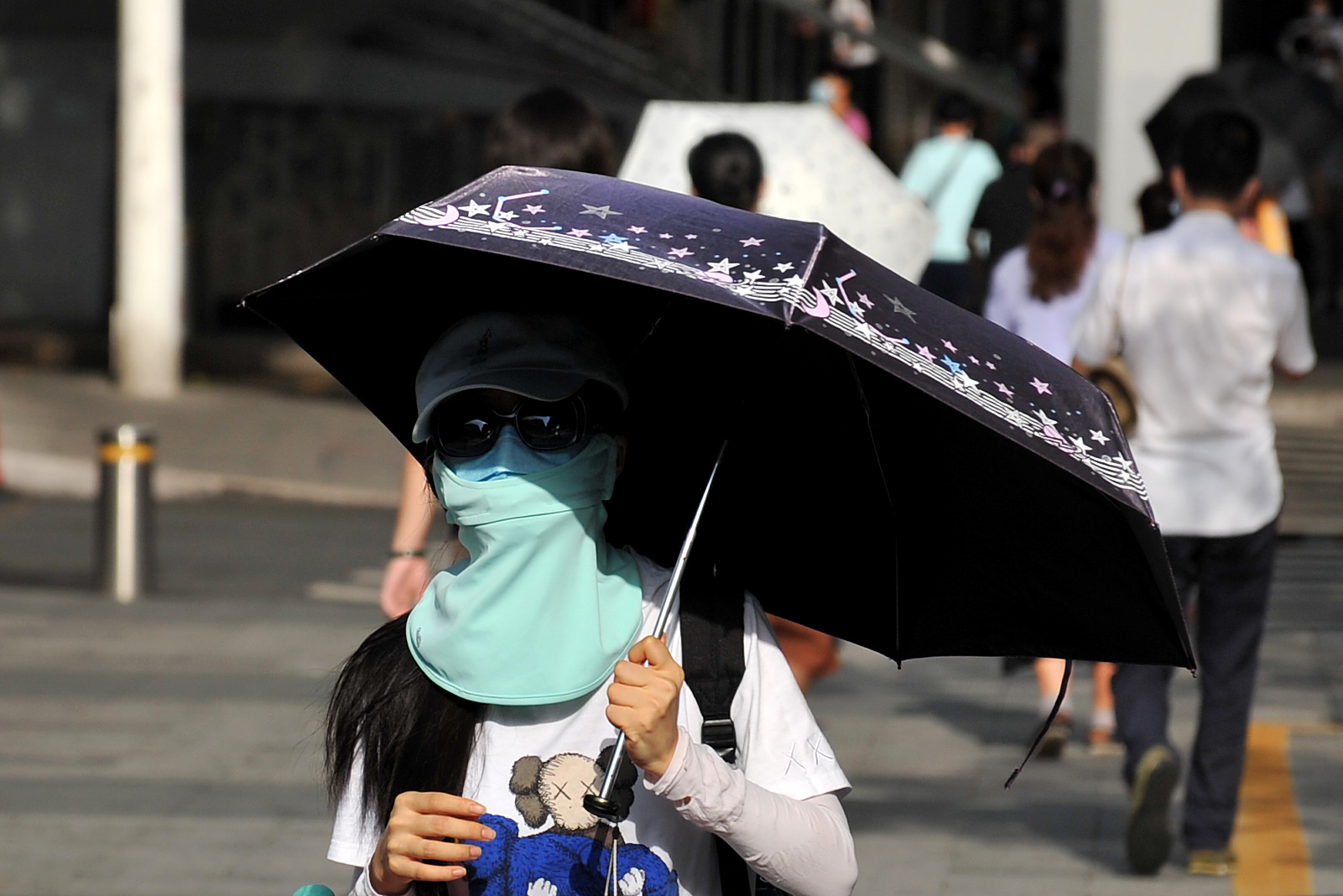 图集|乍雨还晴,看看广州市民如何全副武装防晒