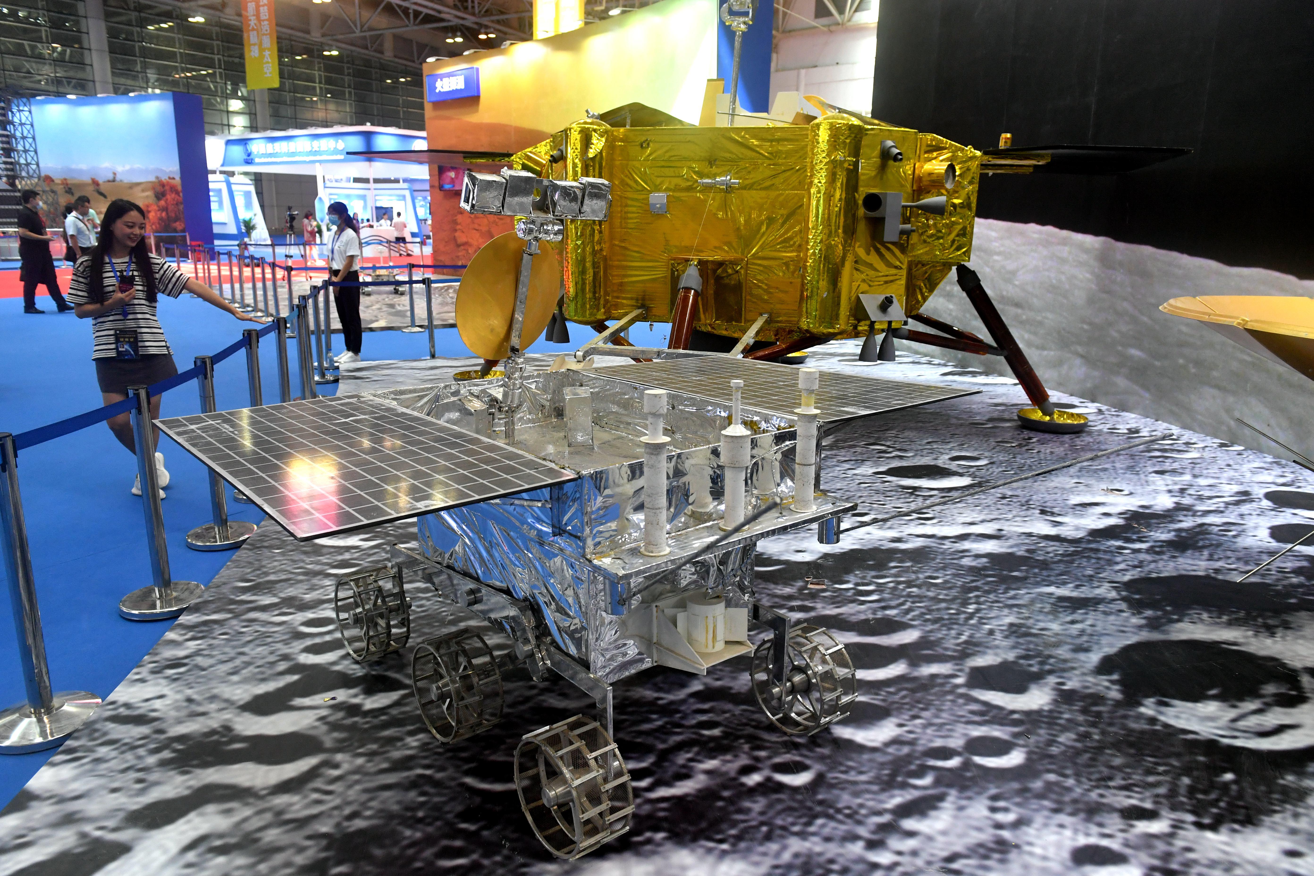 中国正开展载人登月方案深化认证,计划研发新一代载人火箭