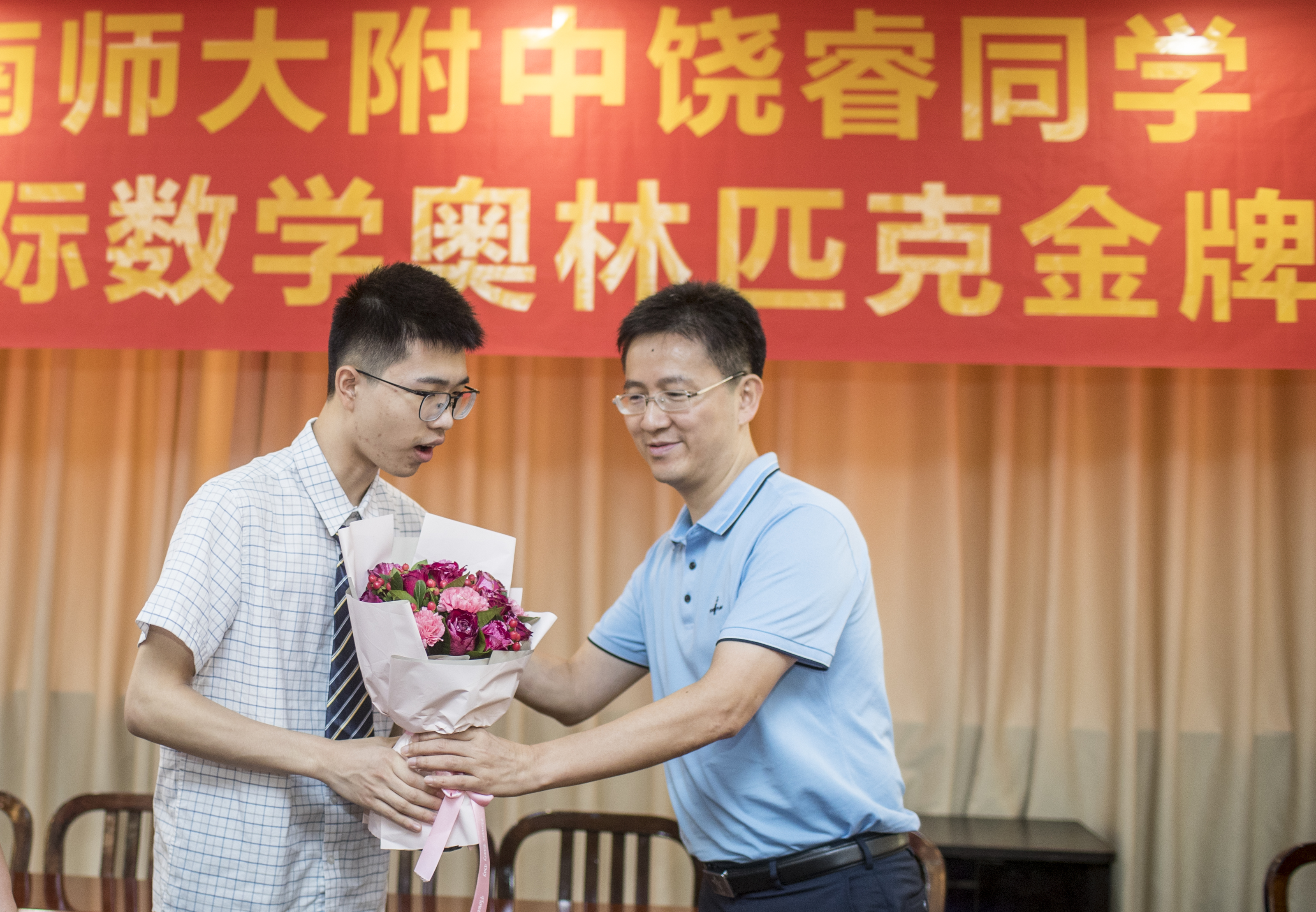 饶睿与华附校长姚训琪。