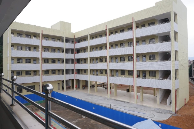 佛冈石角镇新建一座教学楼增加400多个学位