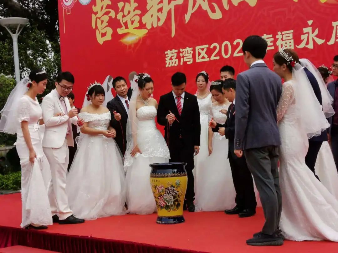 "520"古街里的浪漫！莆田10对新人体验汉式集体婚礼