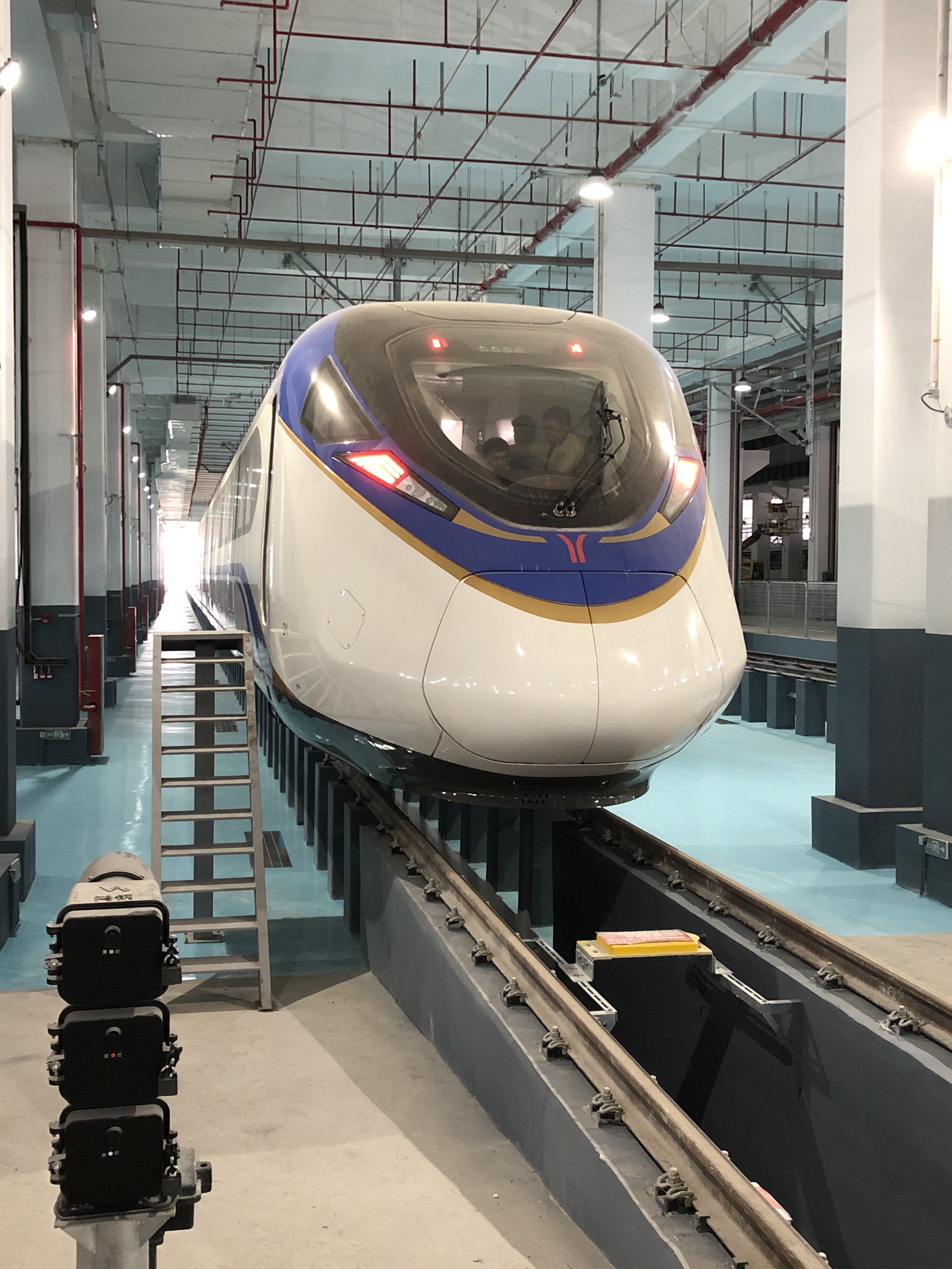 广州"最快地铁"首次带电试跑