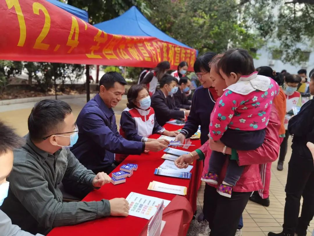 官洲街开展124国家宪法日法治宣传暨禁毒宣传志愿服务活动