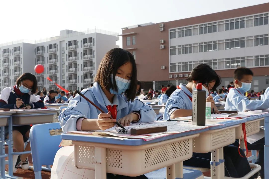 充分利用好广州市南沙区诗词书法教育培训基地平台,促进珠江中学书法