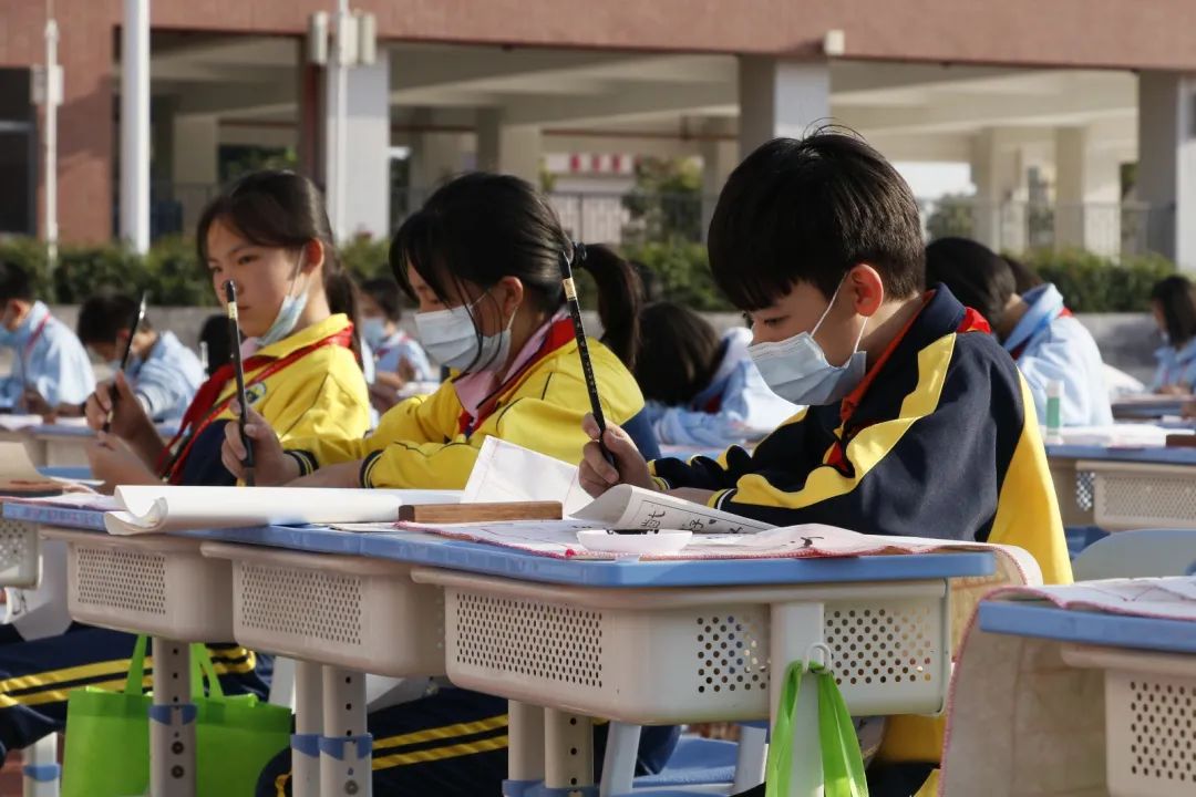 600余名南沙师生齐聚珠江中学,提笔挥毫,传承汉字之美
