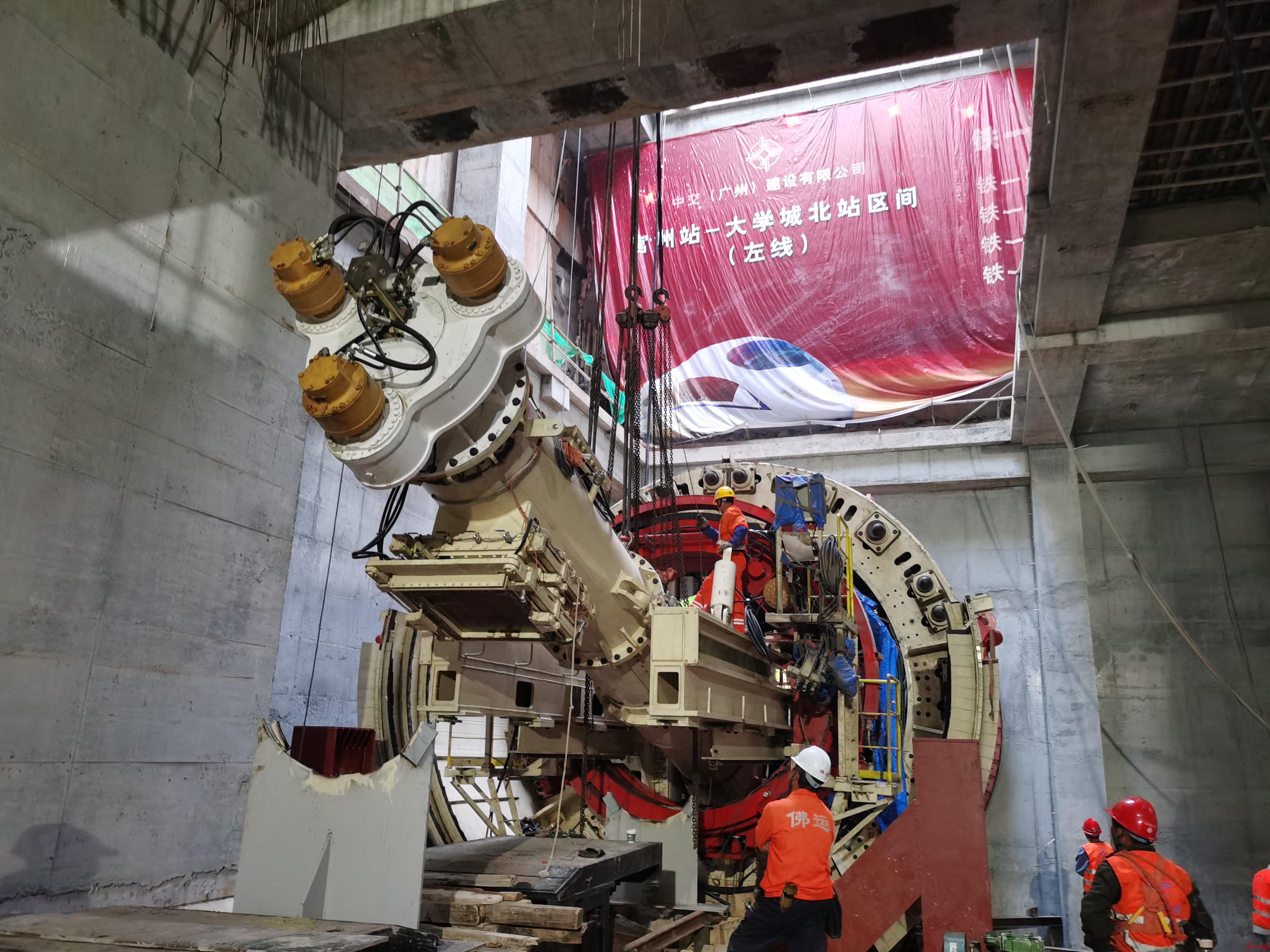 并对主驱动密封,推进油缸布置,防撞梁缓冲器设计进行了优化,能为盾构