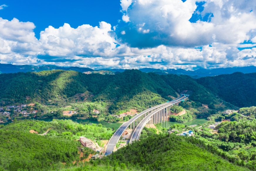 今年底广东高速公路通车裏程将突破10000公里