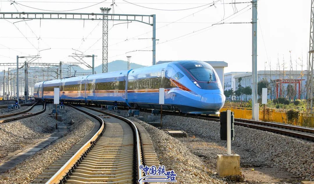 至此,我国时速160公里至时速350公里复兴号系列动车组全部投用,标志