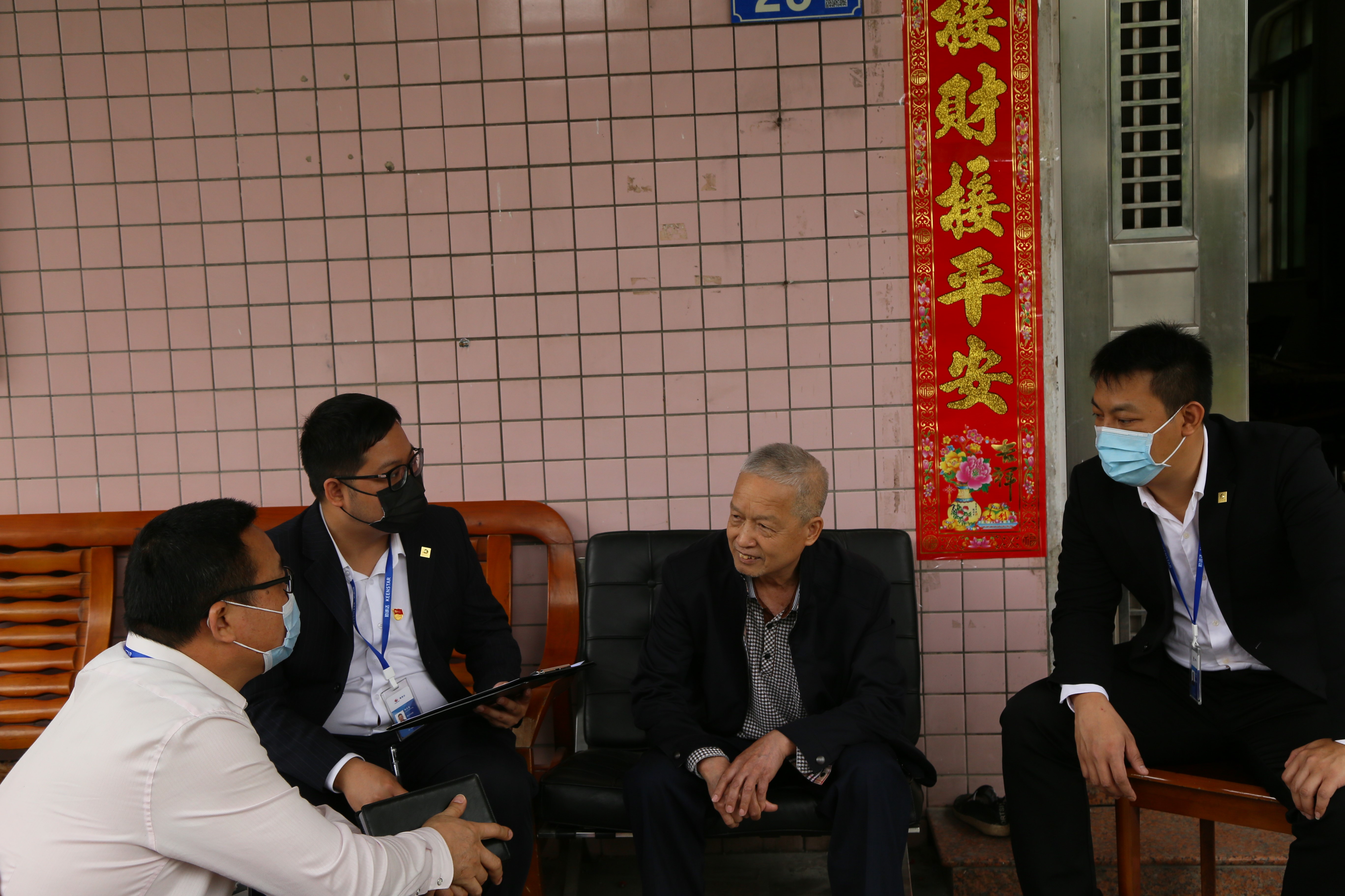 (海北联社及勤诚达党支部党员们到村中摸查)