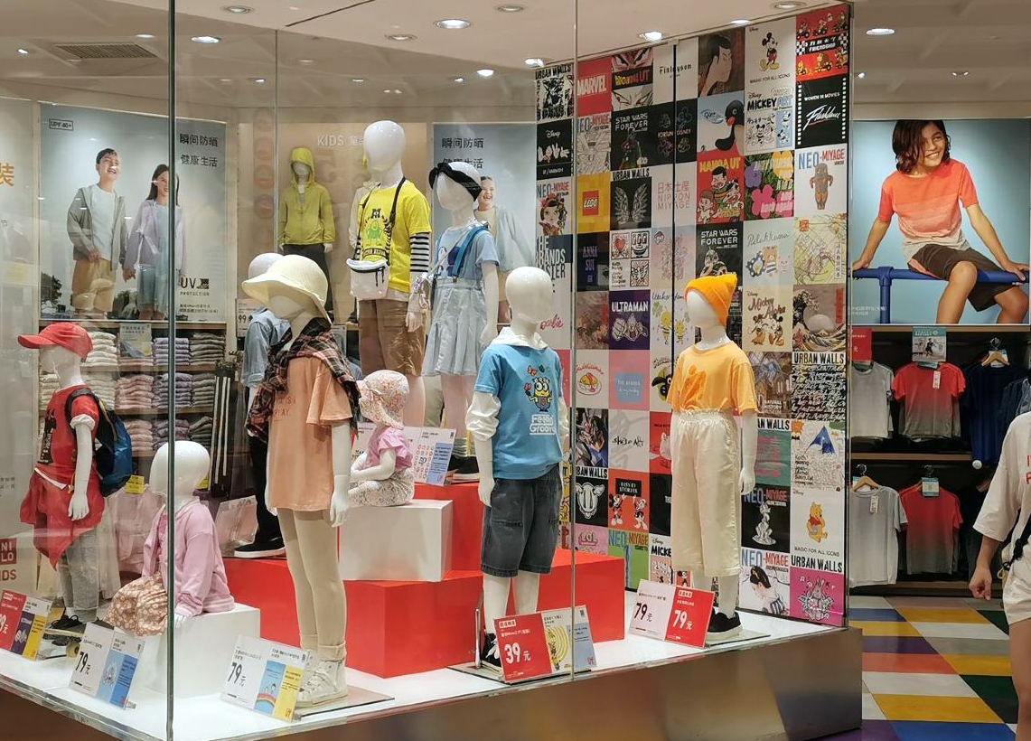 优衣库官方回应:并没有规定成人不可以试穿童装