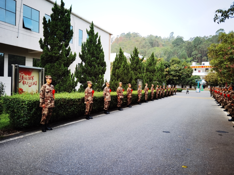 新兵起运!广州千余名热血男儿奔赴军营