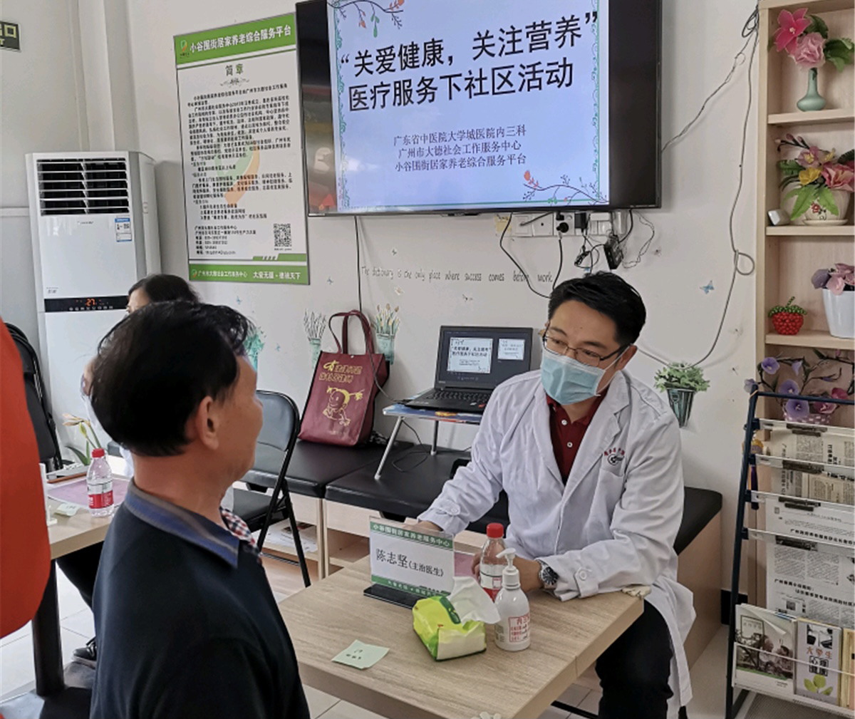 本次义诊活动的医护人员有广东省中医院大学城医院内三科主任李柳宁