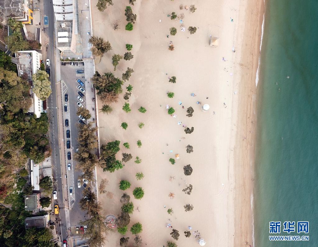 這是4月1日拍攝的香港淺水灣(無人機照片)。新華社記者 李鋼 攝