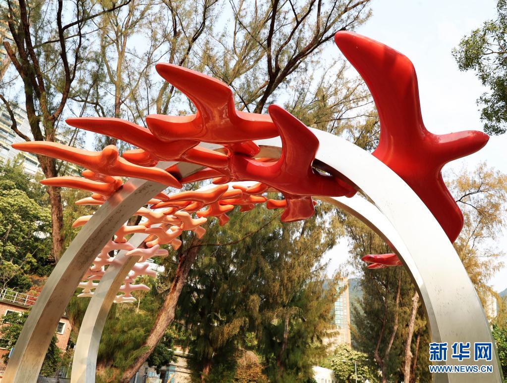 这是为纪念女作家萧红而立的雕塑“飞鸟三十一”(4月1日摄)。新华社记者 李钢 摄