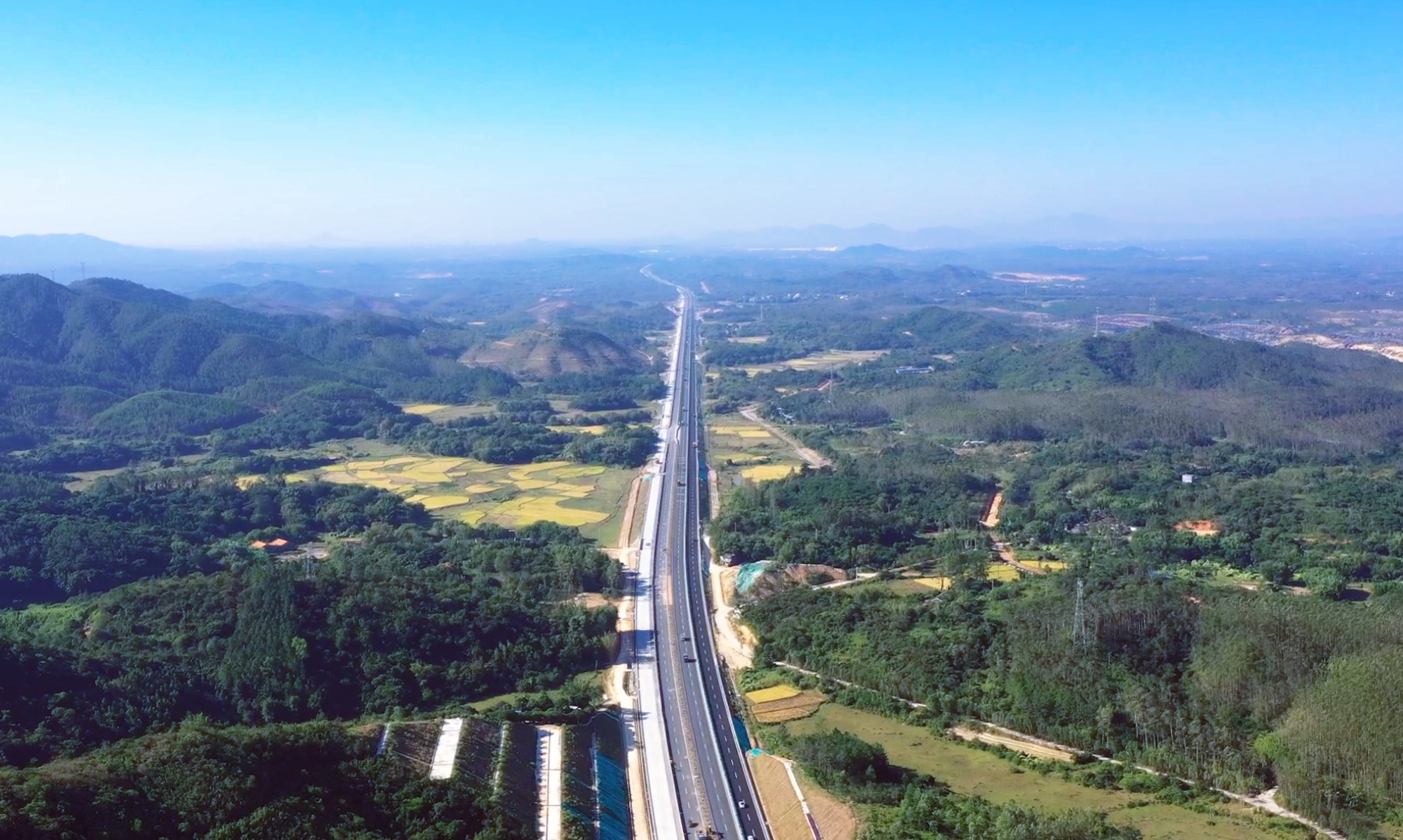 作为粤西地区连接珠三角的高速公路主骨架,阳茂高速改扩建项目从设计