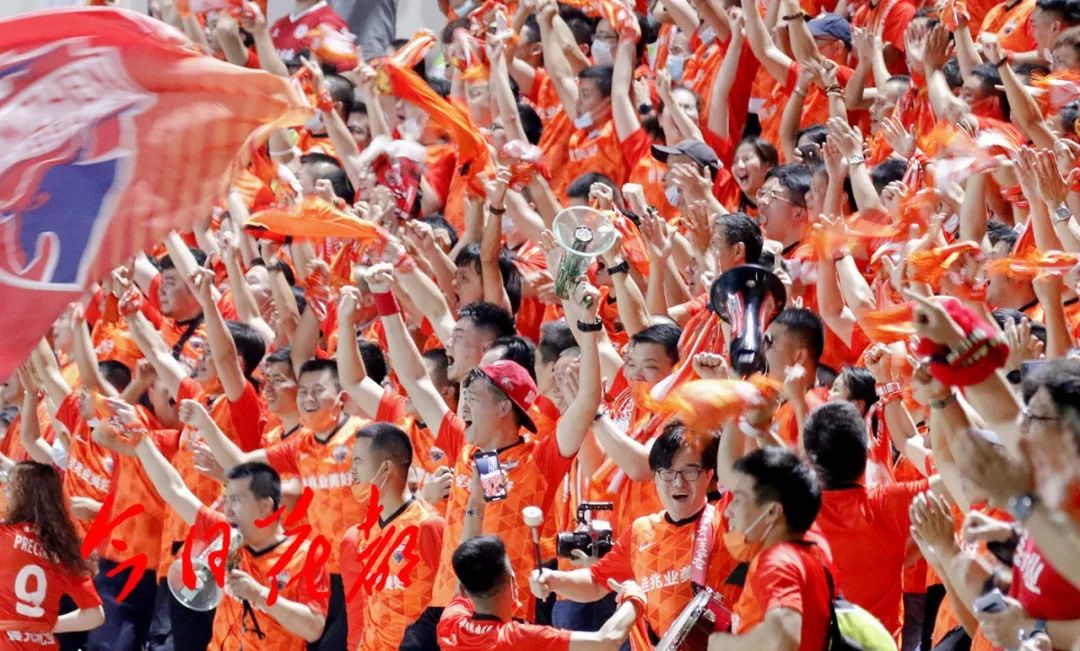 超赞丨3500名球迷齐聚花都,体育场"中超首秀"非常激烈!