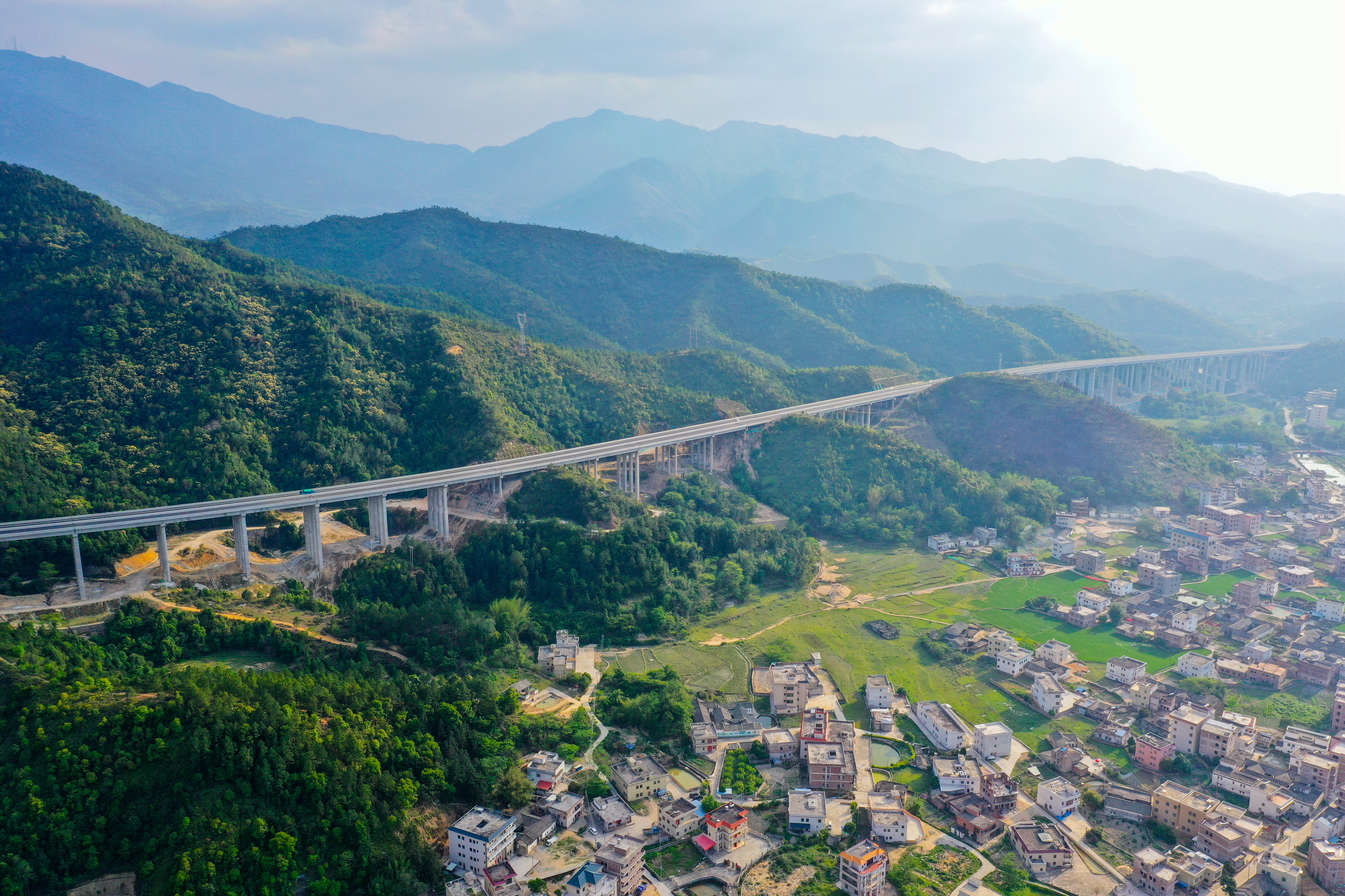 大丰华高速引入"沥青指纹识别检测系统"