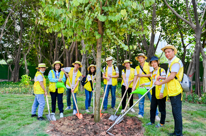 荔湾区区委书记陈小华,区长毕锐明,区委副书记黄德辉以及凯德集团代表