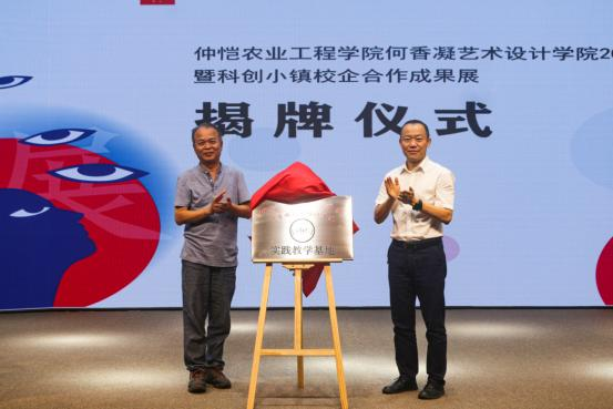 1620636708503080321.png blob.png