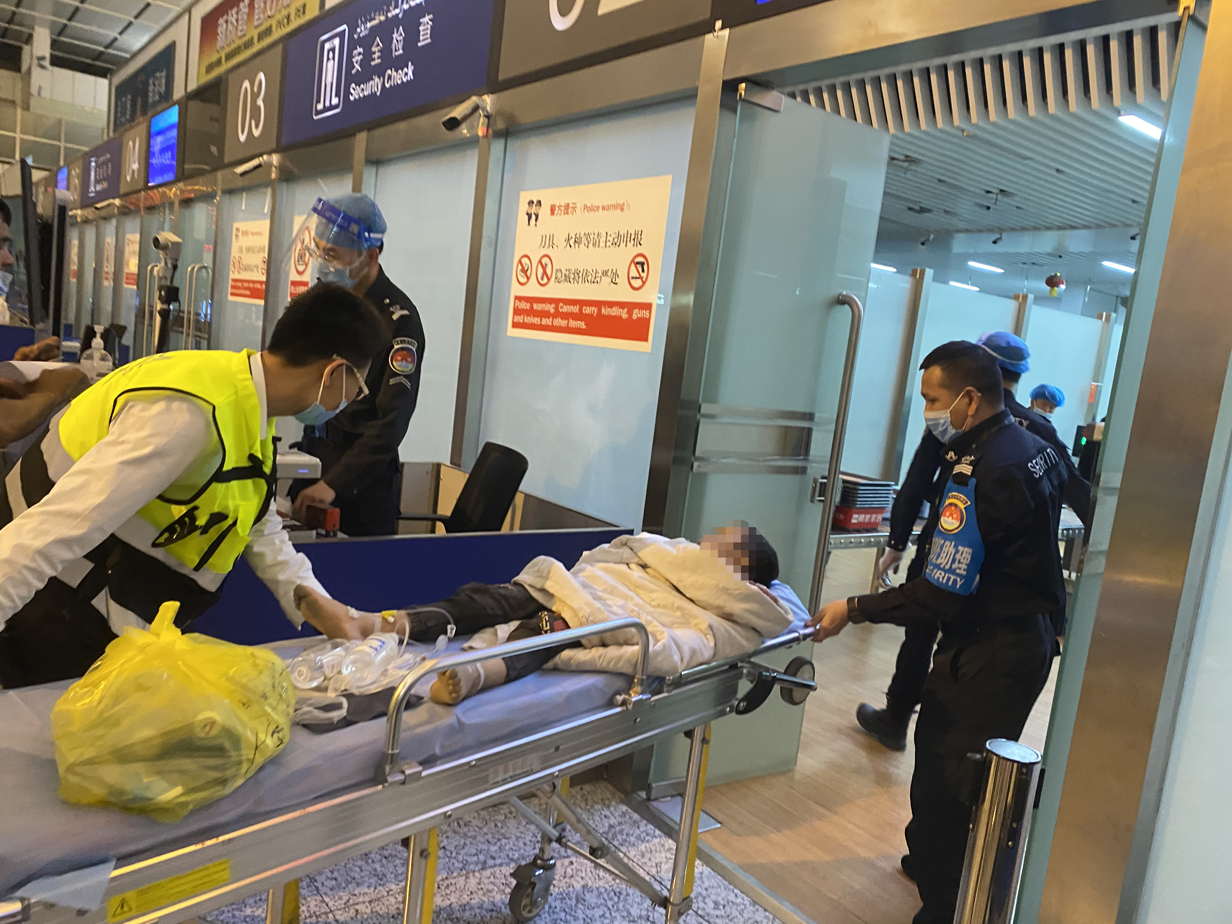 南航表彰紧急救助和田断臂男孩的先进集体和个人