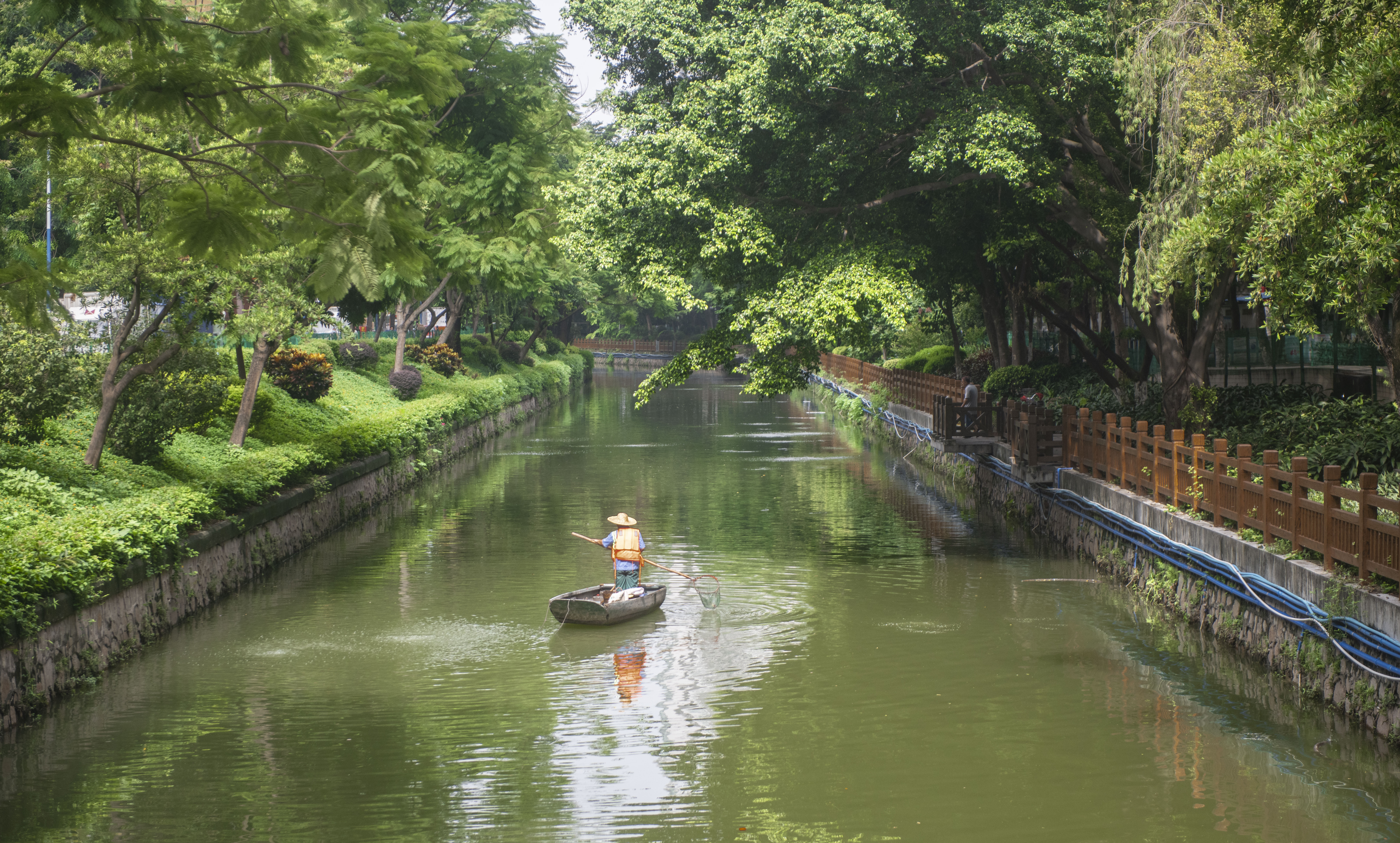 驷马涌源于白云山景泰坑南侧,流经桂花岗,流花湖,彩虹桥等地,在澳口