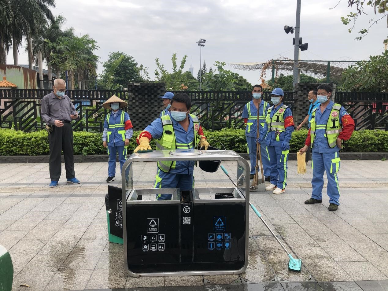 东风社区开展精细化管理：清洗维护垃圾桶，助力创建文明城-大河新闻